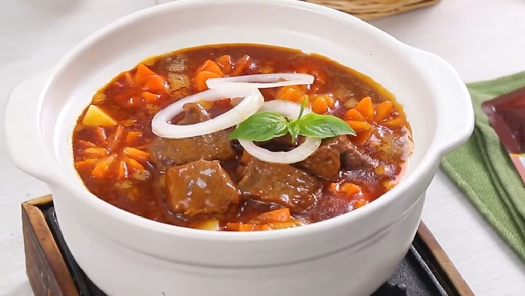 Cách nấu bò sốt vang miền Bắc thơm lừng, ngon đúng điệu