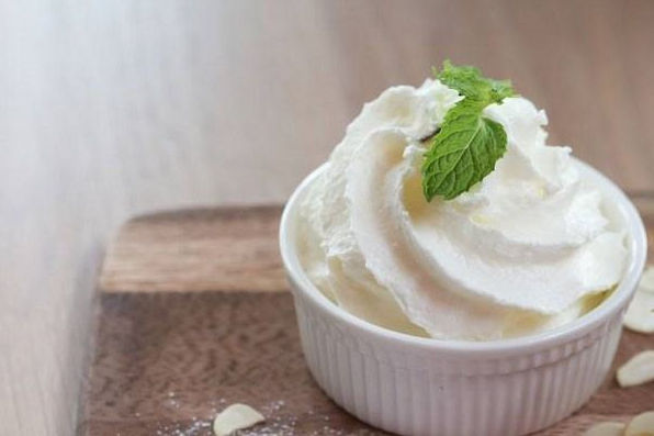 Cách làm kem tươi không cần whipping cream tại nhà ngon mê mẩn