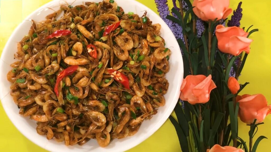 2 cách làm tép rang mặn và tép rang lá chanh hấp dẫn, không tanh